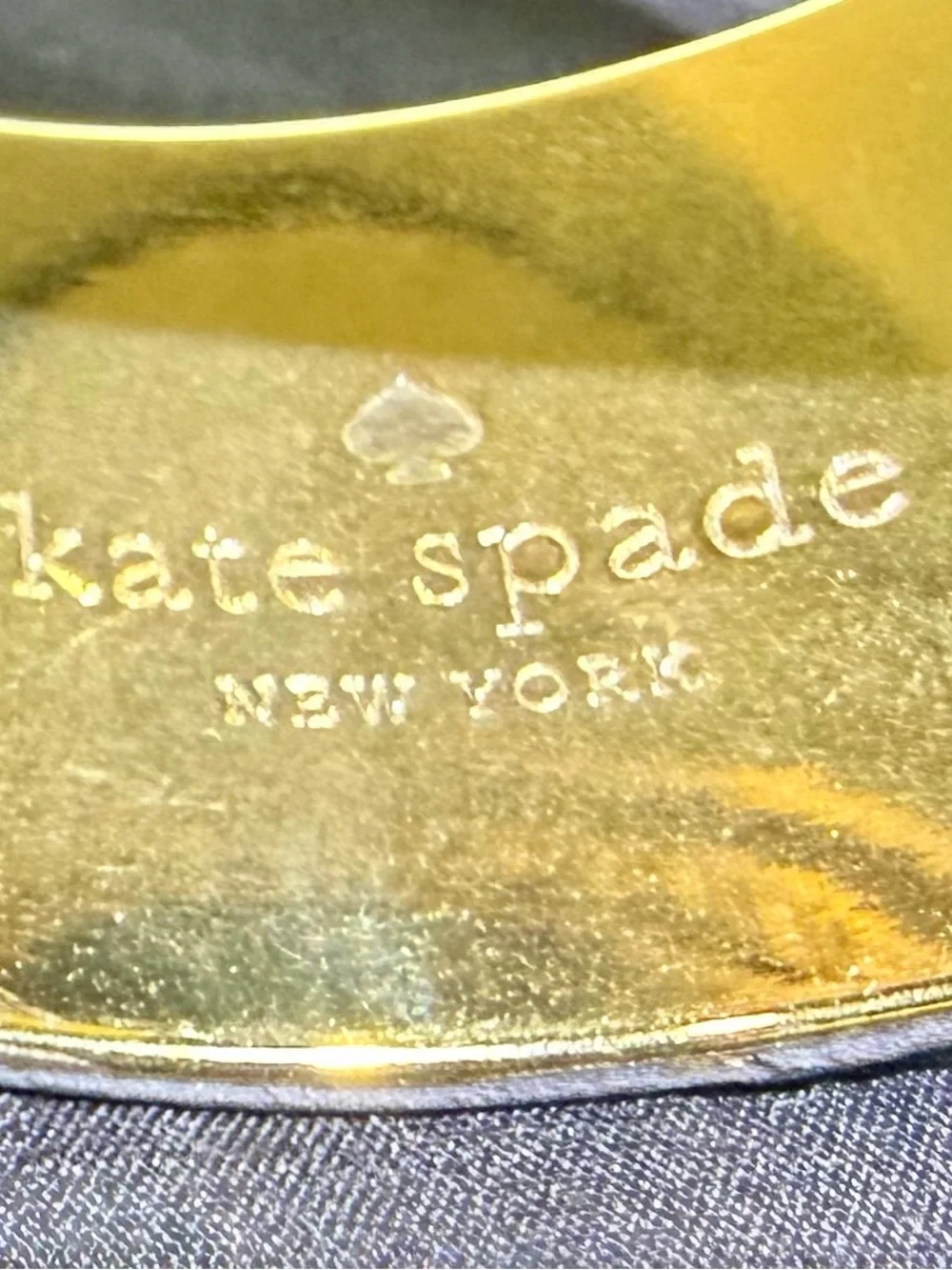 Kate Spade Chevron Design Enamel Bangle in Navy and Cream Summer Nautical Flair - Picture 4 of 6